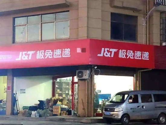 中国快递卷了15年：死死困住了一个50岁的老快递员
