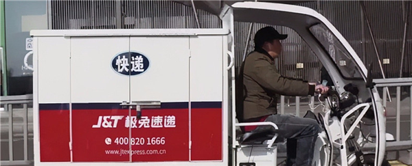 中国快递卷了15年：死死困住了一个50岁的老快递员