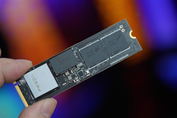 狂飙14.1GB/s！这才是PCIe 5.0 SSD该有的样子