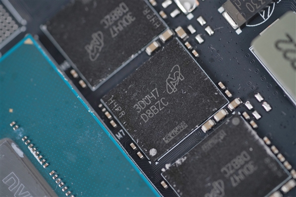 纯白机身美翻了！影驰RTX 4070星曜OC图赏