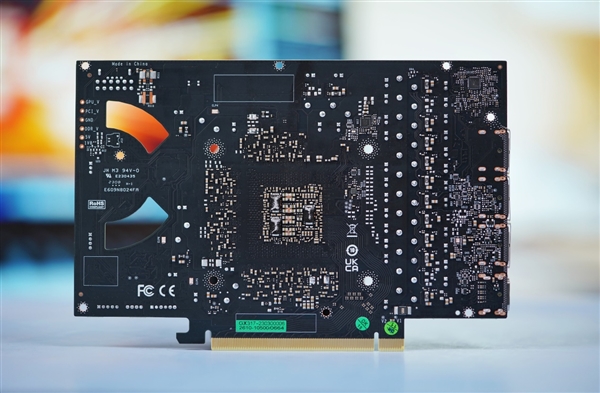 纯白机身美翻了！影驰RTX 4070星曜OC图赏