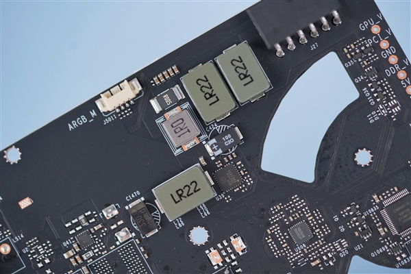 纯白机身美翻了！影驰RTX 4070星曜OC图赏