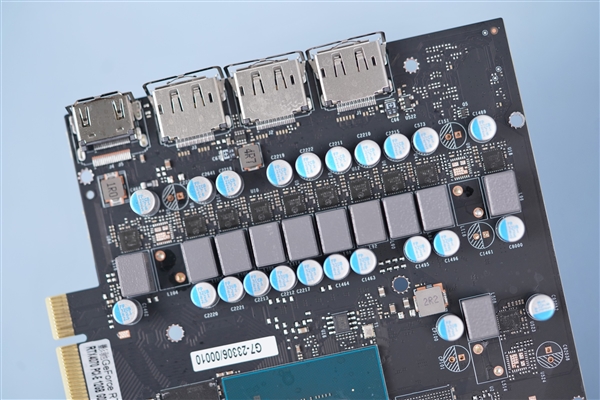 纯白机身美翻了！影驰RTX 4070星曜OC图赏
