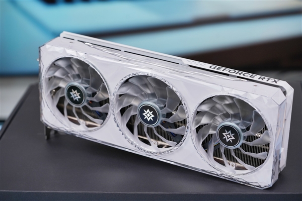 纯白机身美翻了！影驰RTX 4070星曜OC图赏