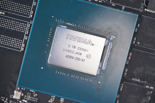 纯白机身美翻了！影驰RTX 4070星曜OC图赏