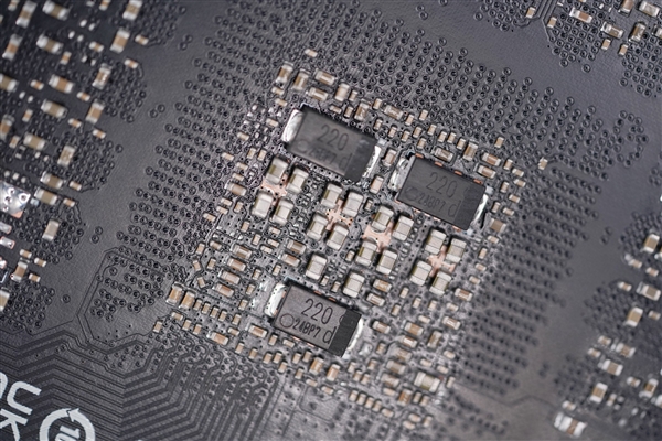 纯白机身美翻了！影驰RTX 4070星曜OC图赏