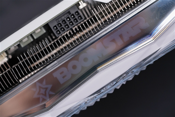 纯白机身美翻了！影驰RTX 4070星曜OC图赏