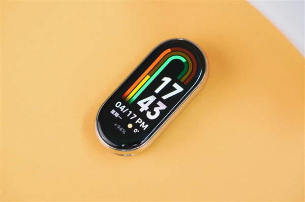 金属质感中框 档次越级！小米手环8开箱图赏