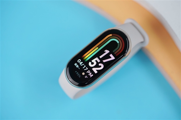 金属质感中框 档次越级！小米手环8开箱图赏