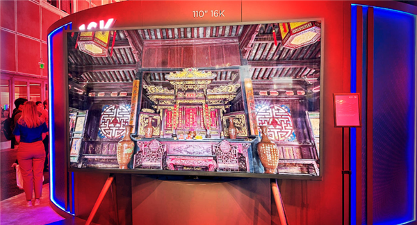 像素数达4K16倍！京东方展出全球首款110英寸16K显示屏