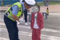 高考离谱榜上新，家长送孩子高考，竟把小女儿忘考场