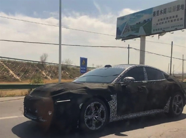 超30万买吗？雷军现身新疆 晒照吸睛：为小米汽车而战 还有网友拍到伪装车